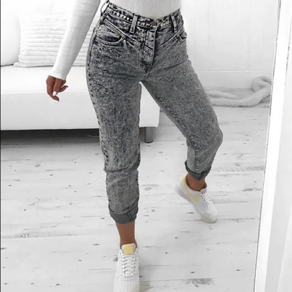 FASHION NOVA ✨ NOT WHO YOU THINK MOM JEANS ✨ ACID WASH BLACK ✨NEW WITH TAGS ✨